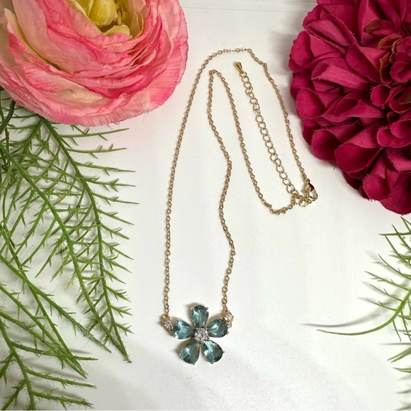 NEW⚜️Aqua Blue Crystal Flower Charm Necklace - Picture 3 of 7